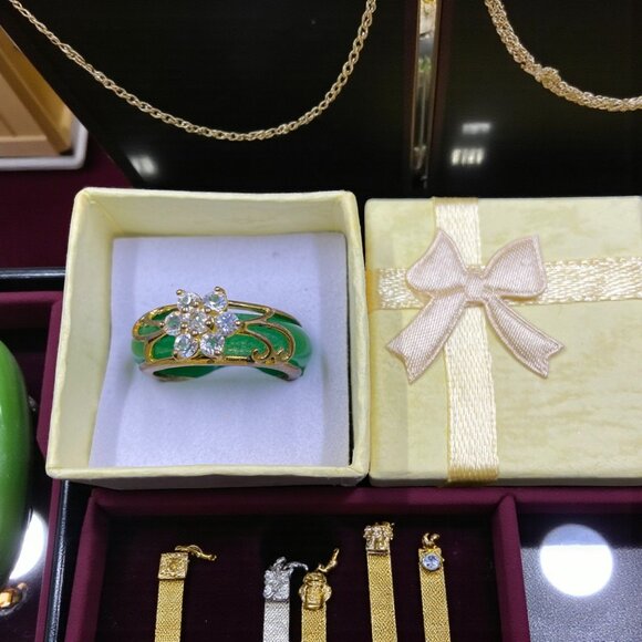 Green Enamel Flower Ring Vintage Glam Coquette Y2K Statement Cocktail Jewelry - Picture 1 of 6